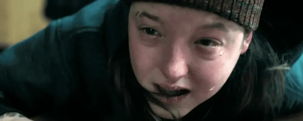 Bella Ramsey rebate críticas à série de The Last of Us: “Se odeia tanto assim, joga o jogo”