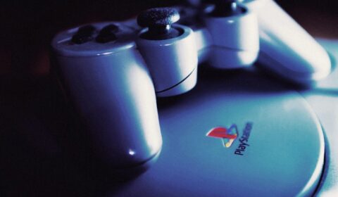 Clássico do PS1 chega de surpresa ao PS5 e PS4