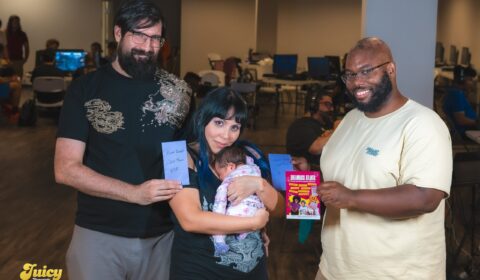 Mulher vence torneio de Mortal Kombat com bebê recém-nascido nos braços