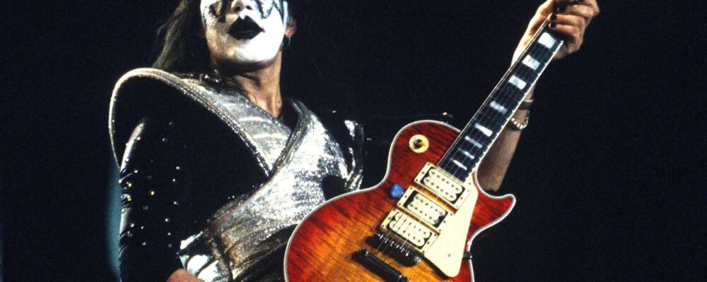 Ace Frehley, guitarrista original do Kiss, morre aos 74 anos