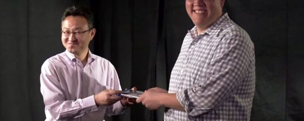 Shuhei Yoshida elogia plano do Xbox para preservar jogos físicos